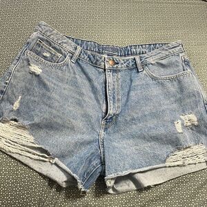 Arizon Jean co high rise distress denim shorts size 19